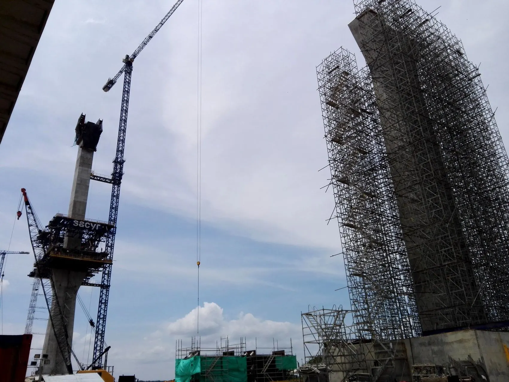 Pilones en construcción